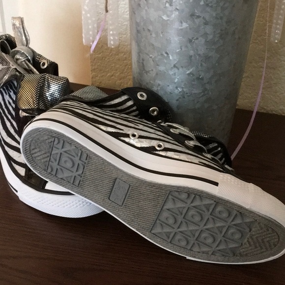 ZEBRA BLACK AND WHITE HIGH TOP LACE UP SNEAKERS - Picture 7 of 7